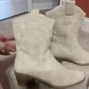 SHEIN Cream Embroidered Heeled Boots